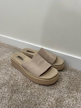 Steve Madden Tan Ribbed Platform Slide Mules